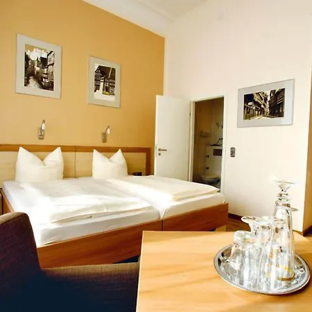 Deutsches Haus فندق